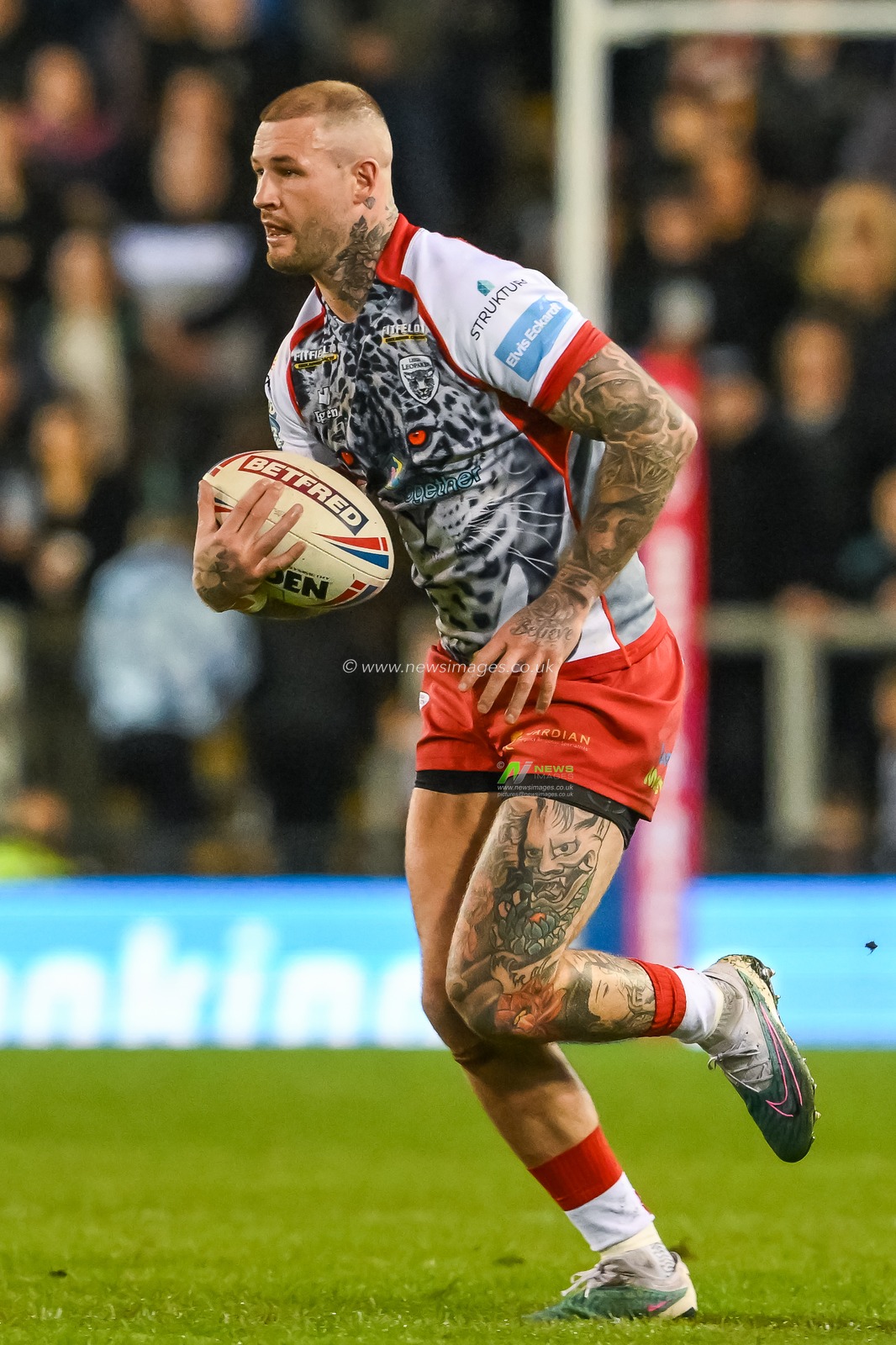 Zak Hardaker #1 of Leigh Leopards makes a break during the Betfred Super League Round 7 match Leigh Leopards vs Wigan Warriors at Leigh Sports Village, Leigh, United Kingdom, 30th March 2023

(Photo by Craig Thomas/News Images)