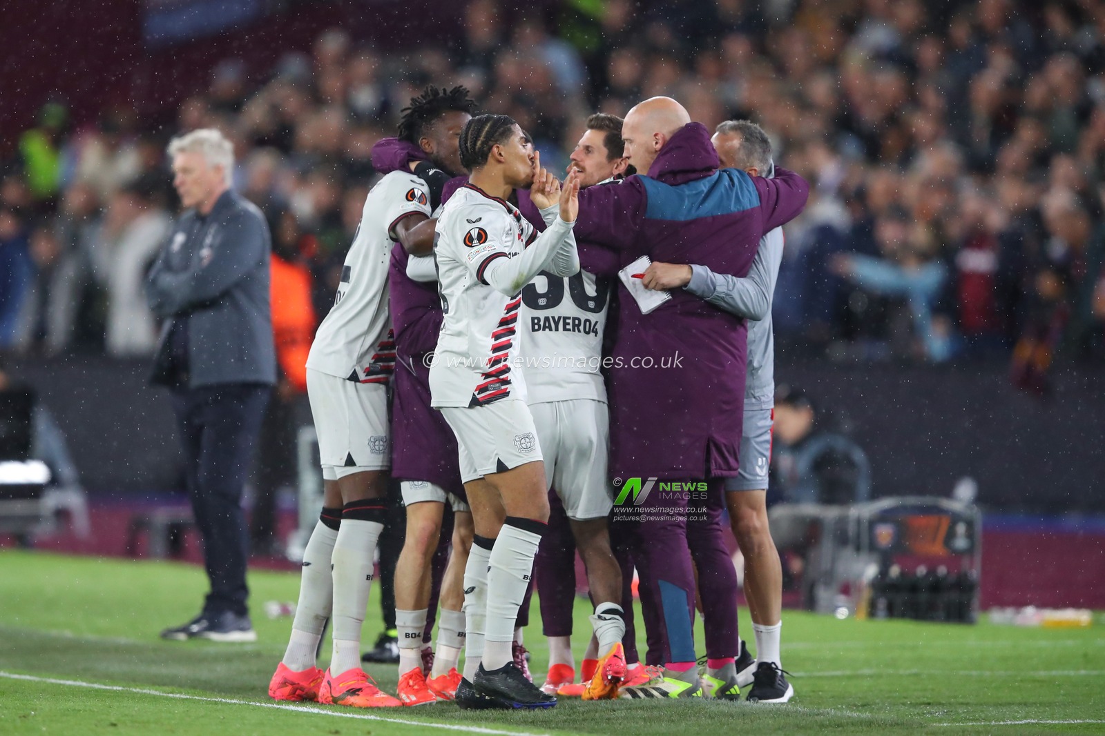 Jeremie Frimpong of Bayer Leverkusen celebrates his goal to make it 1-1, during the UEFA Europa League Quarter-Final match West Ham United vs Bayer 04 Leverkusen at London Stadium, London, United Kingdom, 18th April 2024

(Photo by Gareth Evans/News Images)