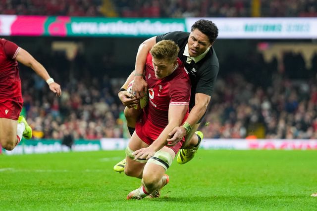Taine Plumtree of Wales is tackled by Anton Lienert-Brown of New Zealand during the Quilter Nations Series 2025 match Wales vs New Zealand at Principality Stadium, Cardiff, United Kingdom, 22nd November 2025

(Photo by Andrew Lewis/News Images)

*** GER AUT SUI OUT ***