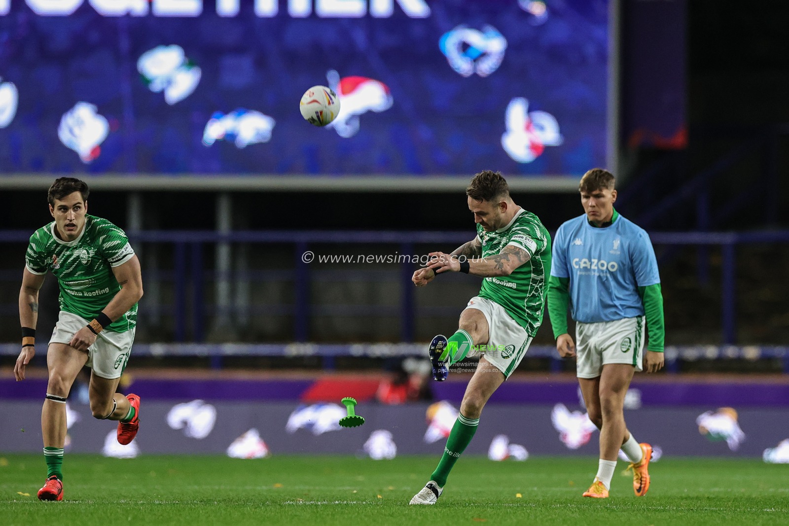 Richie Myler of Ireland kicks to get the game underway during the Rugby League World Cup 2021 Group C match New Zealand vs Ireland at Headingley Stadium, Leeds, United Kingdom, 28th October 2022

(Photo by Mark Cosgrove/News Images)