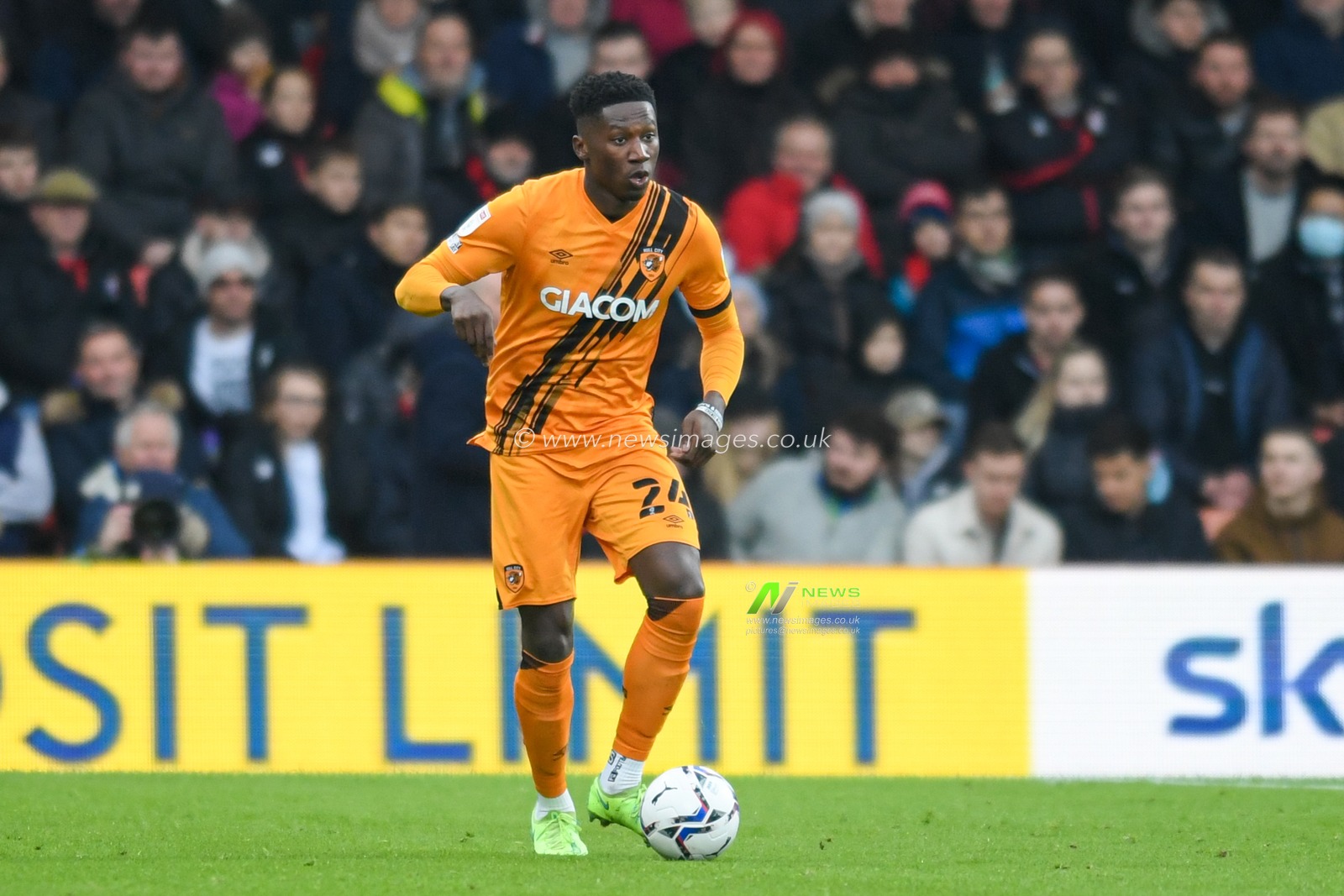 Di'Shon Bernard #24 of Hull City with the ball