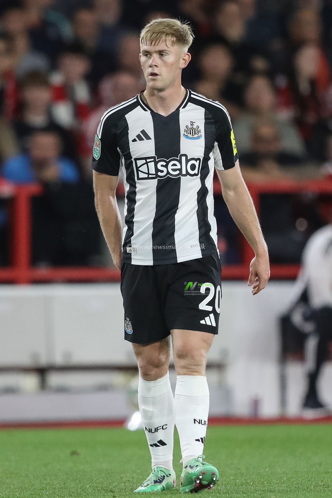 Lewis Hall of Newcastle United during the Carabao Cup match Nottingham Forest vs Newcastle United at City Ground, Nottingham, United Kingdom, 28th August 2024

(Photo by Alfie Cosgrove/News Images)