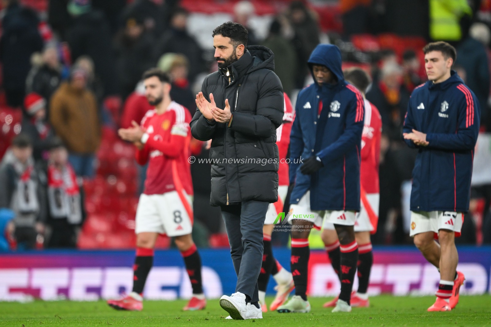 Ruben Amorim Manager of Manchester United applauds the fans at the end of the Premier League match Manchester United vs Brighton and Hove Albion at Old Trafford, Manchester, United Kingdom, 19th January 2025

(Photo by Craig Thomas/News Images)