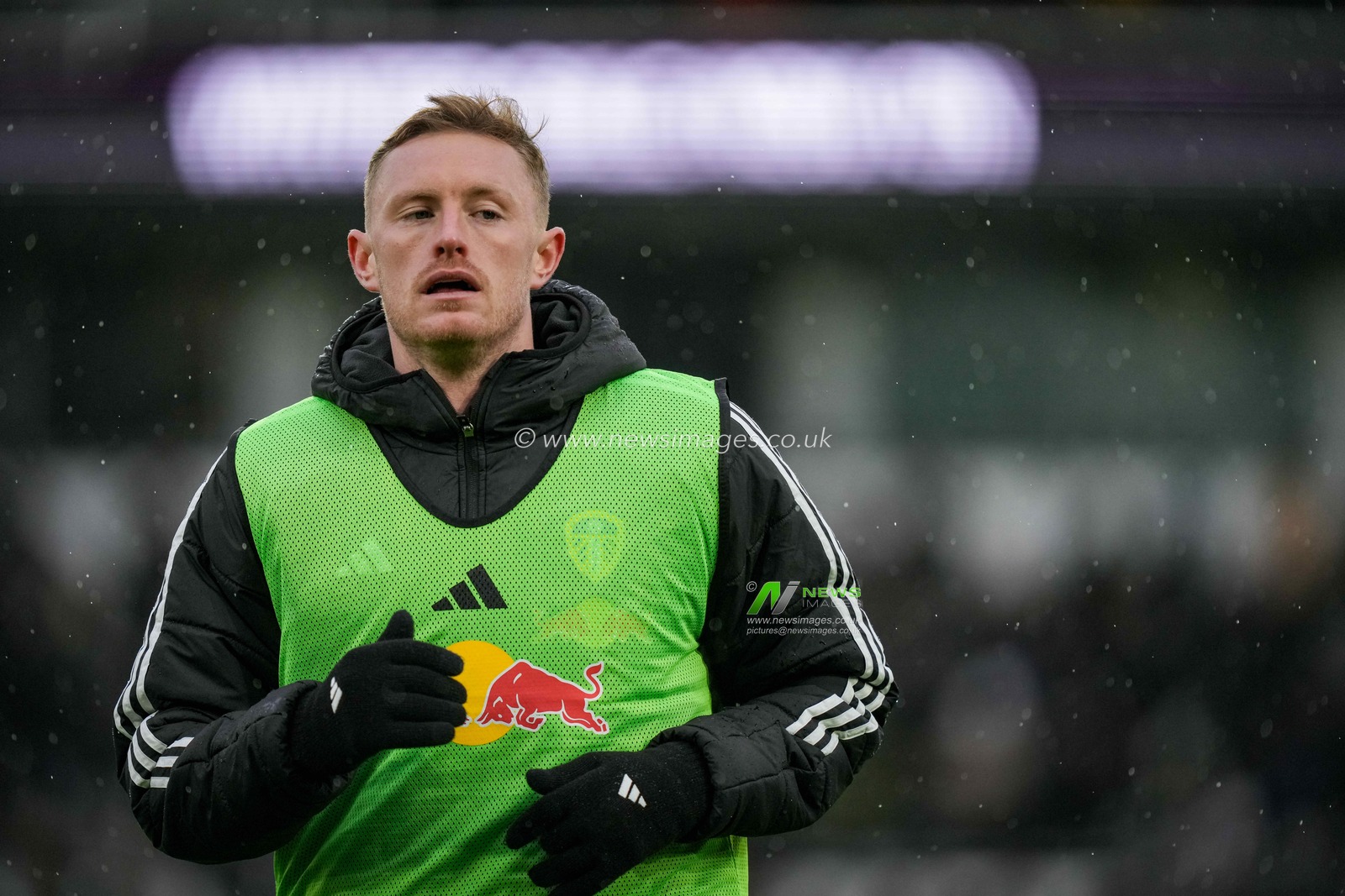 Sean Longstaff of Leeds United warming up at half time during the Emirates FA Cup Third Round match Derby County vs Leeds United at Pride Park Stadium, Derby, United Kingdom, 11th January 2026

(Photo by Maynard Manyowa/News Images)