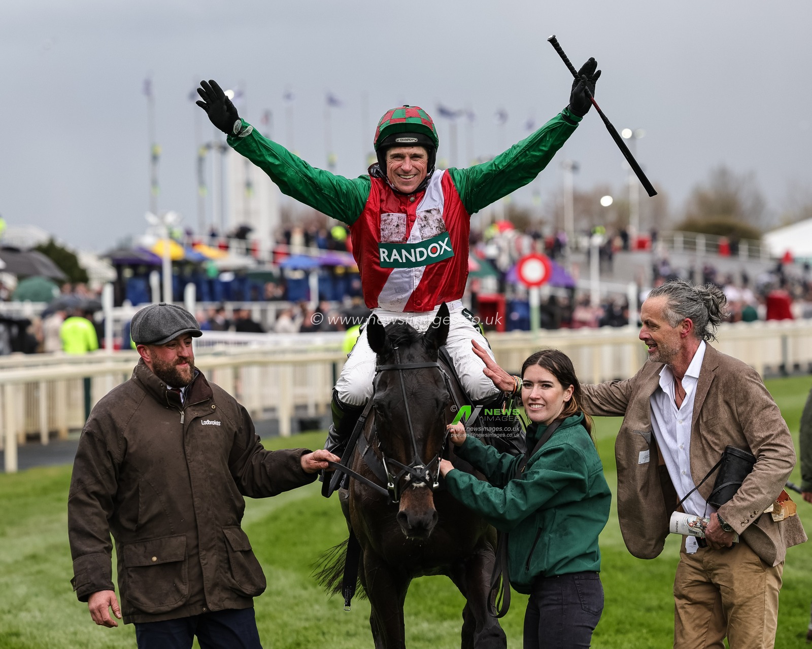 Bossman Jack ridden by Harry Skelton wins the 13:55 Turners Mersey Novices' Hurdle during the 2026 Randox Grand National Day at Aintree Racecourse, Aintree, United Kingdom on 11 April 2026

(Photo by Mark Cosgrove/News Images)