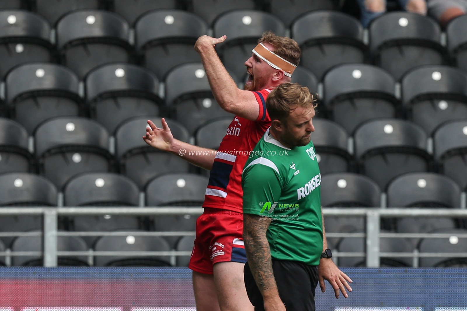 Rowan Milnes #21 of Hull KR celebrates his try during the Betfred Super League match Hull FC vs Hull KR at MKM Stadium, Hull, United Kingdom, 3rd September 2022

(Photo by David Greaves Photos/ Via/News Images)
