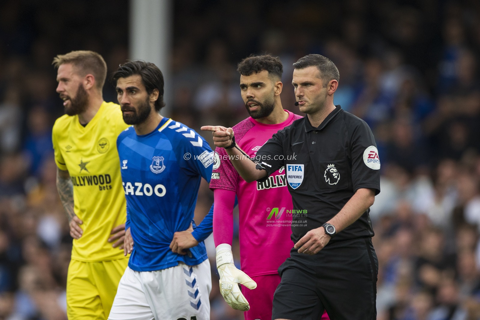Referee Michael Oliver points to the spot for a penalty to Everton