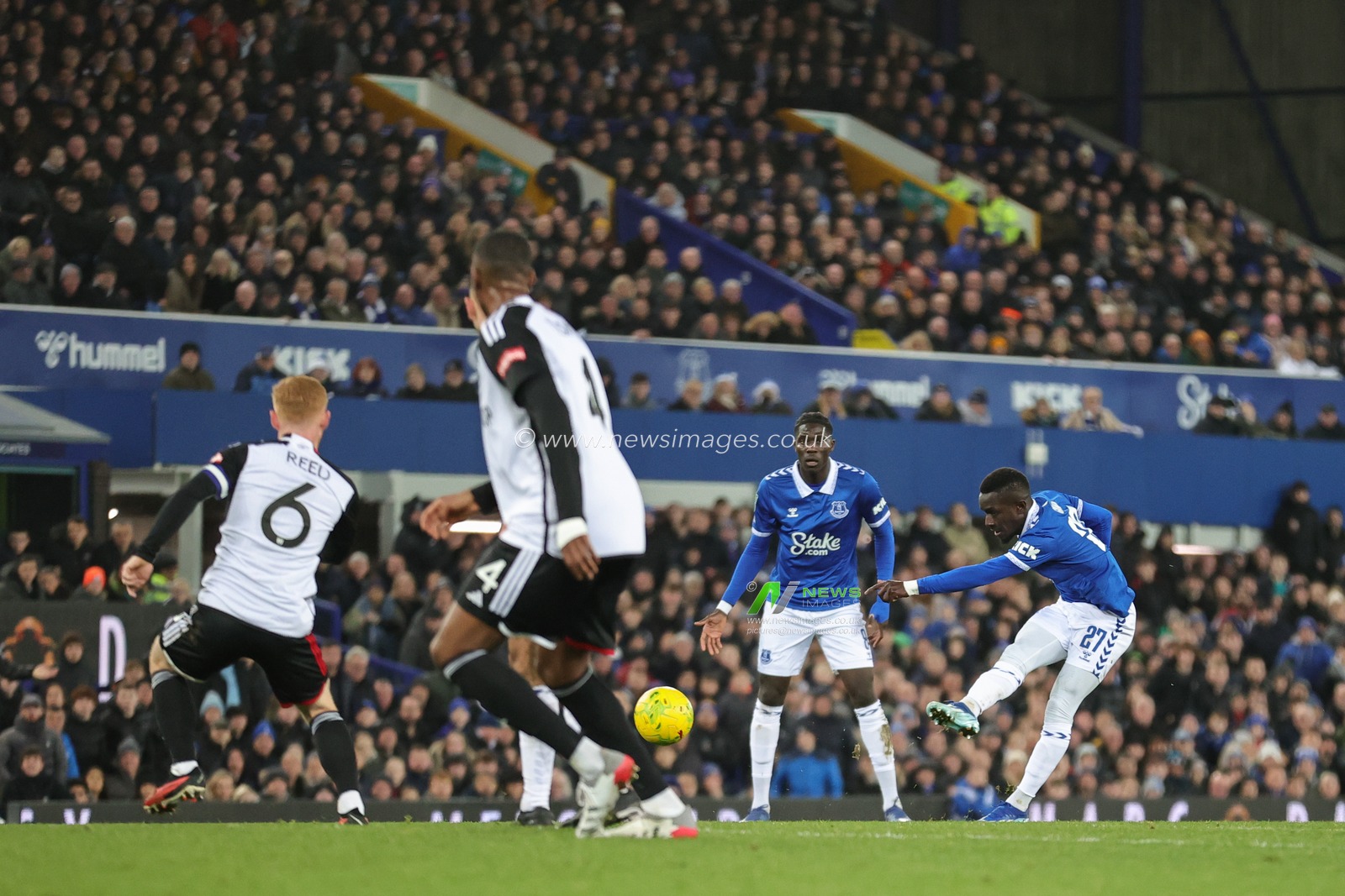 Idrissa Gueye of Everton has a shot at goal during the Carabao Cup Quarter Final match Everton vs Fulham at Goodison Park, Liverpool, United Kingdom, 19th December 2023

(Photo by Mark Cosgrove/News Images)