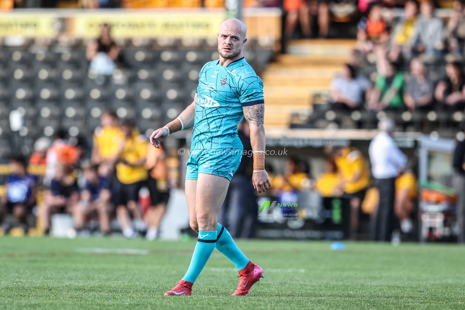 Adam Swift of Huddersfield Giants during pre-game warm up during the Betfred Super League round 17 match Castleford Tigers vs Huddersfield Giants at The Mend-A-Hose Jungle, Castleford, United Kingdom, 3rd July 2025

(Photo by Alfie Cosgrove/News Images)
