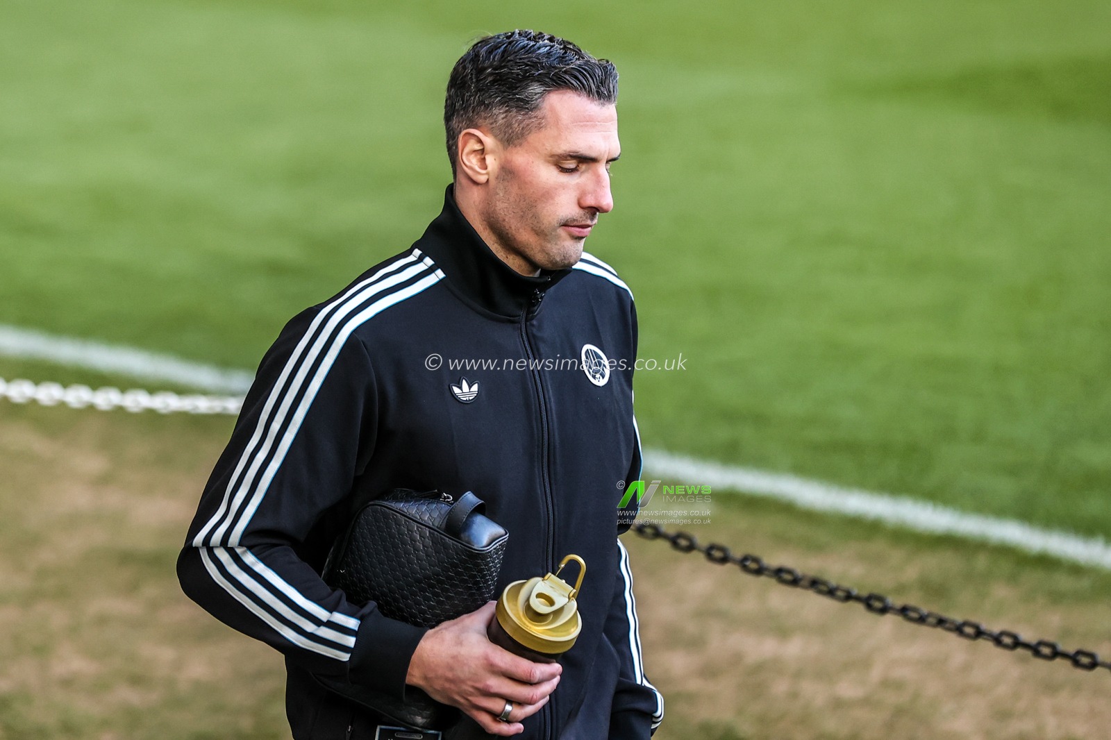 Fabian Schar of Newcastle United arrives during the Premier League match Newcastle United vs Crystal Palace at St. James's Park, Newcastle, United Kingdom, 4th January 2026

(Photo by Alfie Cosgrove/News Images)

*** GER AUT SUI OUT ***