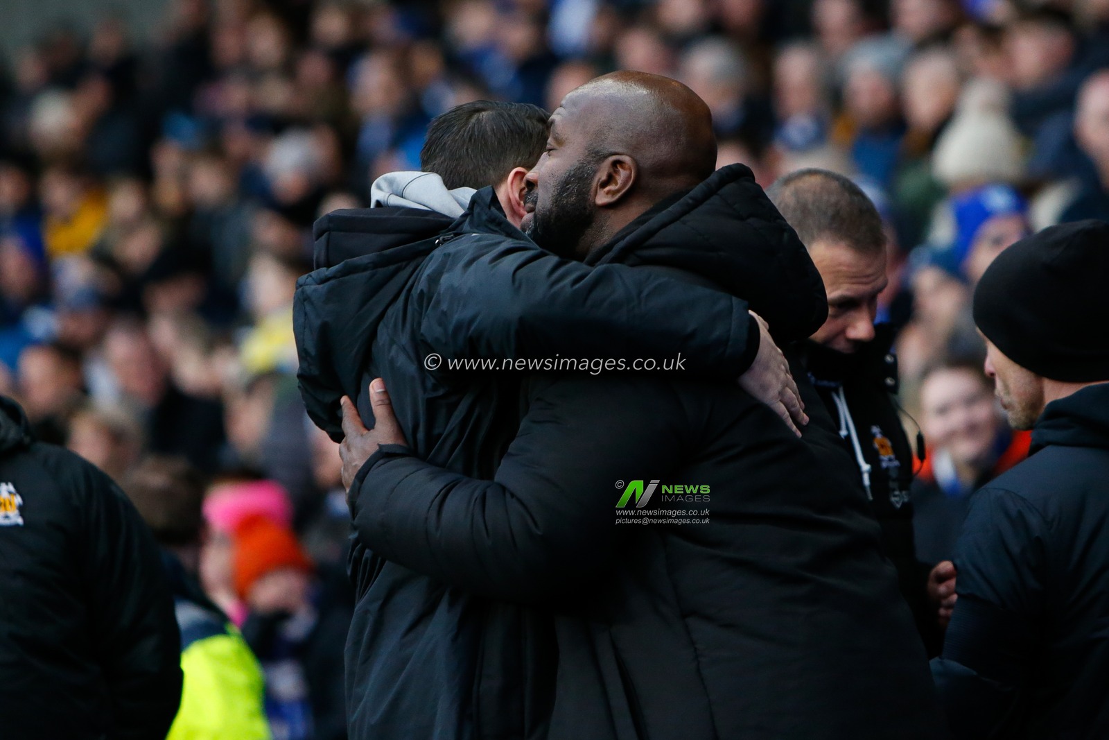 Darren Moore manager of Sheffield Wednesday and Mark Bonner manager of Cambridge United embrace before the Sky Bet League 1 match Sheffield Wednesday vs Cambridge United at Hillsborough, Sheffield, United Kingdom, 2nd January 2023

(Photo by Ben Early/News Images)
