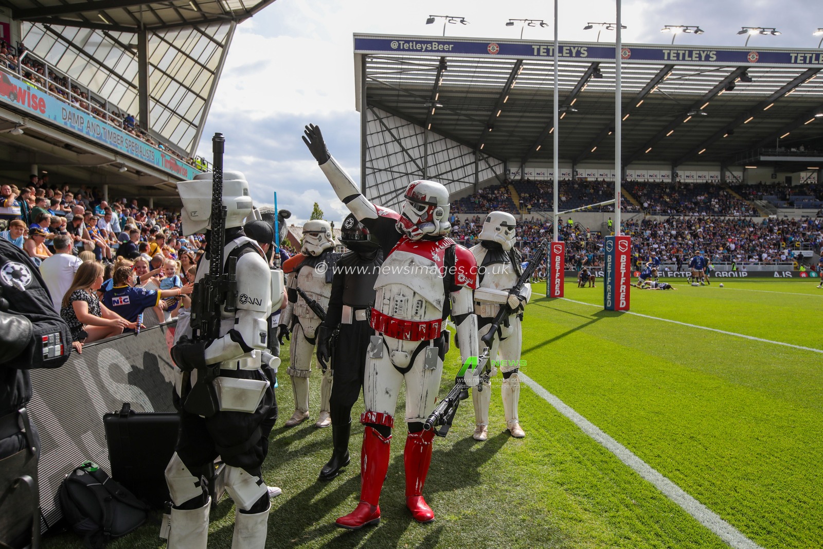 Star Wars characters offer entertainment ahead of the Betfred Super League Round 22 match Leeds Rhinos vs Warrington Wolves at Headingley Stadium, Leeds, United Kingdom, 20th August 2023

(Photo by James Heaton/News Images)