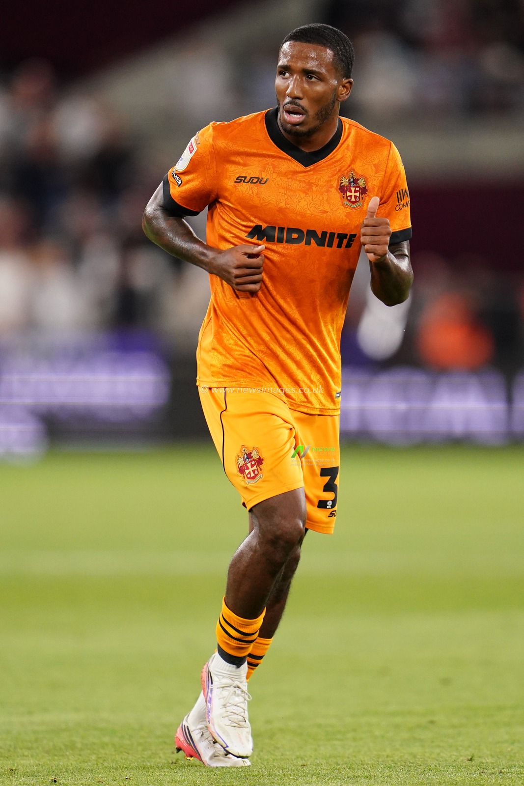 Jackson Tchatchoua of Wolverhampton Wanderers during the Sky Bet Championship match West Ham United vs Wolverhampton Wanderers at London Stadium, London, United Kingdom on 01 September 2026

(Photo by Harvey Murphy/News Images)