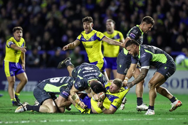 Luke Yates of Warrington Wolves is tackled by Benjamin Garcia of Catalan Dragons and Paul SÃ©guier of Catalan Dragons during the Betfred Super League Round 2 match Warrington Wolves vs Catalans Dragons at Luke Littler Stadium, Warrington, United Kingdom, 21st February 2025

(Photo by Mark Cosgrove/News Images)
