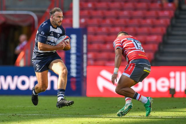 Max Clark of Bristol Bears carries the ball towards Phil Cokanasiga of Gloucester Rugby during the Prem Rugby Cup match Bristol Bears vs Gloucester at Ashton Gate, Bristol, United Kingdom on 05 September 2026

(Photo by Alex Williamson/News Images)