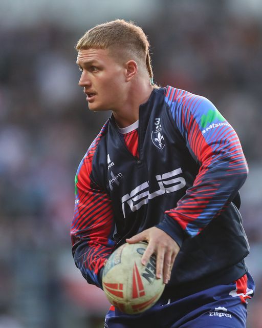 Cam Scott of Wakefield Trinity during the pre-game warm up ahead of the Betfred Super League  Round 7 match St Helens vs Wakefield Trinity at Totally Wicked Stadium, St Helens, United Kingdom, 11th April 2025

(Photo by Gareth Evans/News Images)