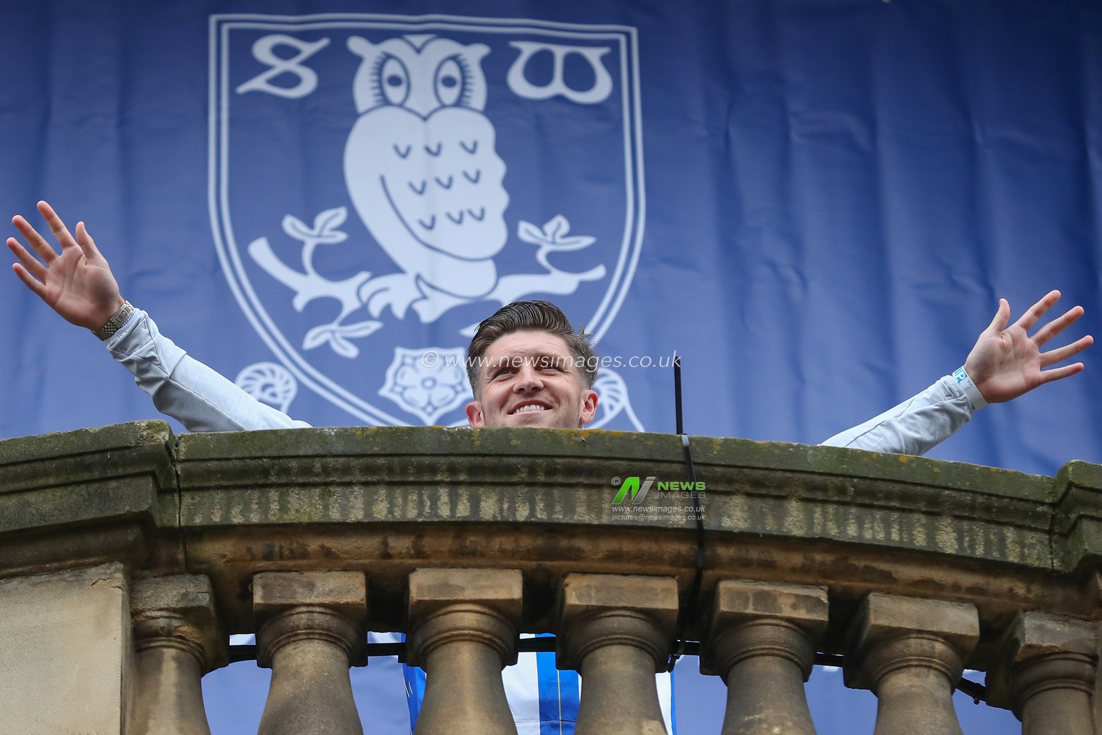 Josh Windass #11 of Sheffield Wednesday interacts with the fans as Sheffield Wednesday celebrate promotion in the City at Sheffield City Centre, Sheffield, United Kingdom, 31st May 2023

(Photo by Gareth Evans/News Images)