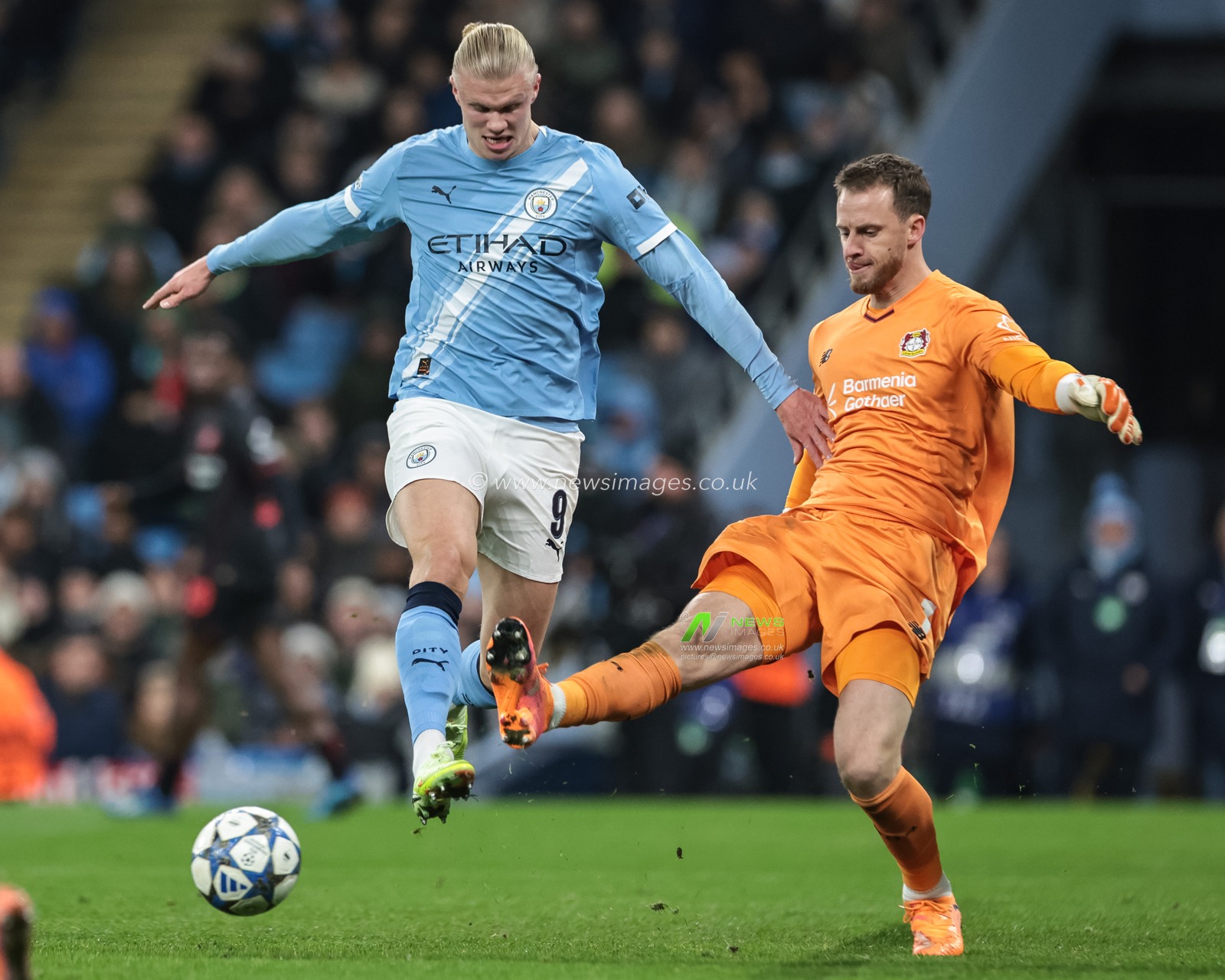 Mark Flekken of Bayer 04 Leverkusen clears the ball under pressure from Erling Haaland of Manchester City during the UEFA Champions League Matchday 5 of 8 Manchester City v Bayer 04 Leverkusen at City of Manchester Stadium, Manchester, United Kingdom, 25th November 2025

(Photo by Mark Cosgrove/News Images)

*** GER AUT SUI OUT ***