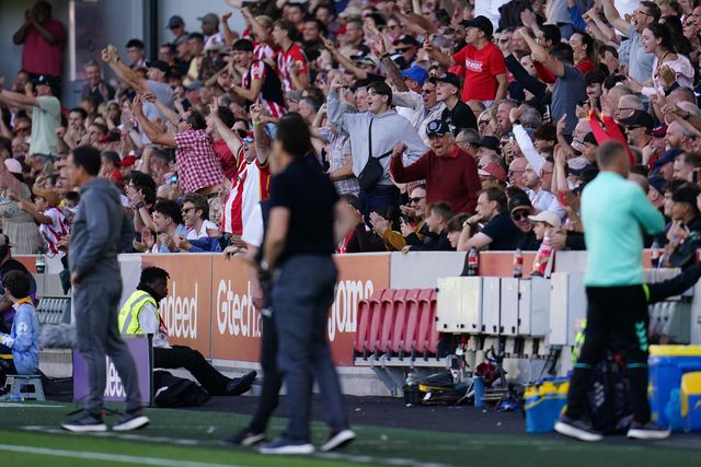 Brentford supporters celebrate Sunderland goal ruled out during the Premier League match Brentford vs Sunderland at GTECH Community Stadium, London, United Kingdom on 05 September 2026

(Photo by Harvey Murphy/News Images)