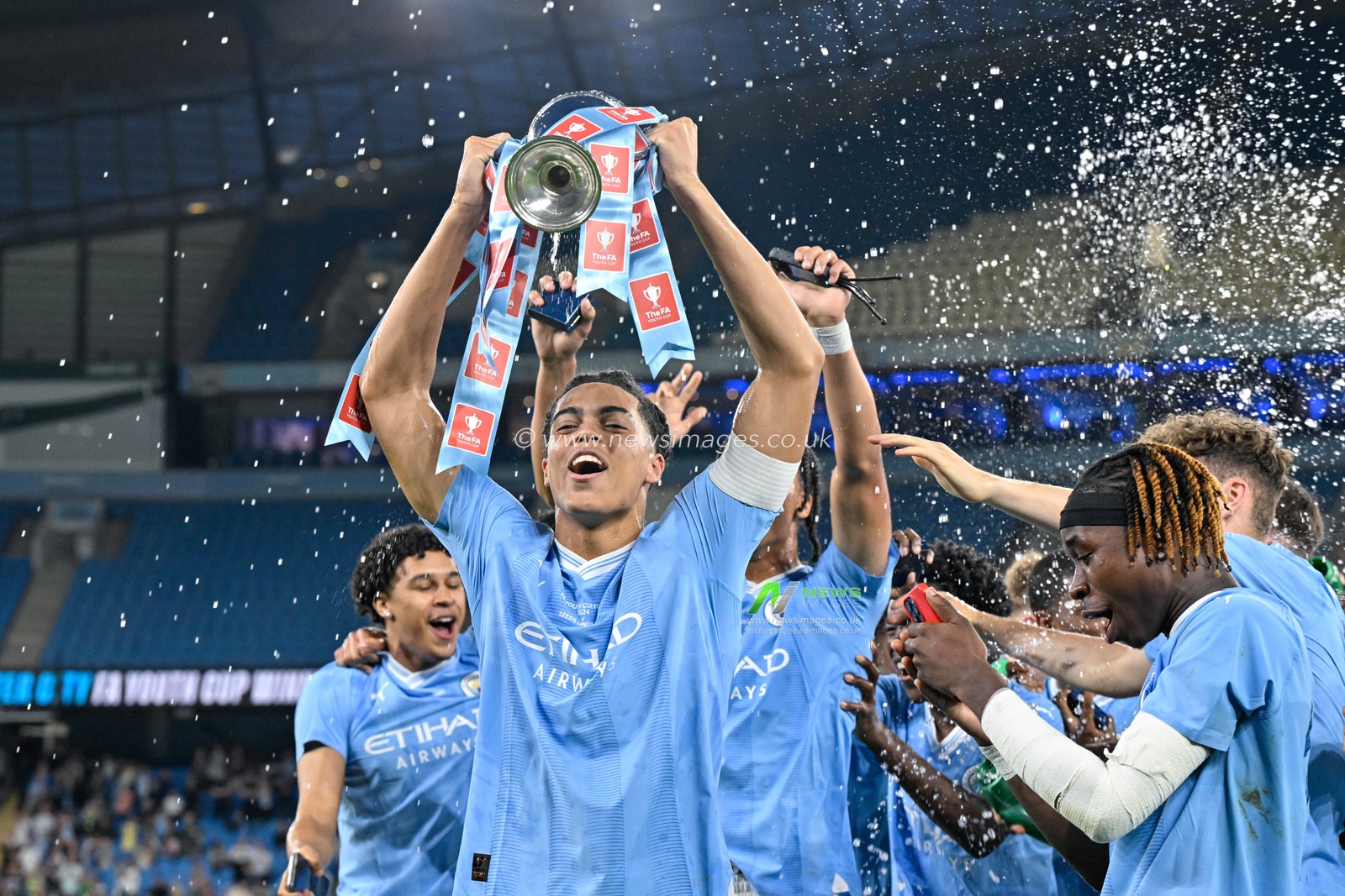 Jahmai Simpson-Pusey of Manchester City lifts the FA Youth Cup following their victory in the FA Youth Cup Final match Manchester City vs Leeds United at Etihad Stadium, Manchester, United Kingdom, 10th May 2024

(Photo by Cody Froggatt/News Images)