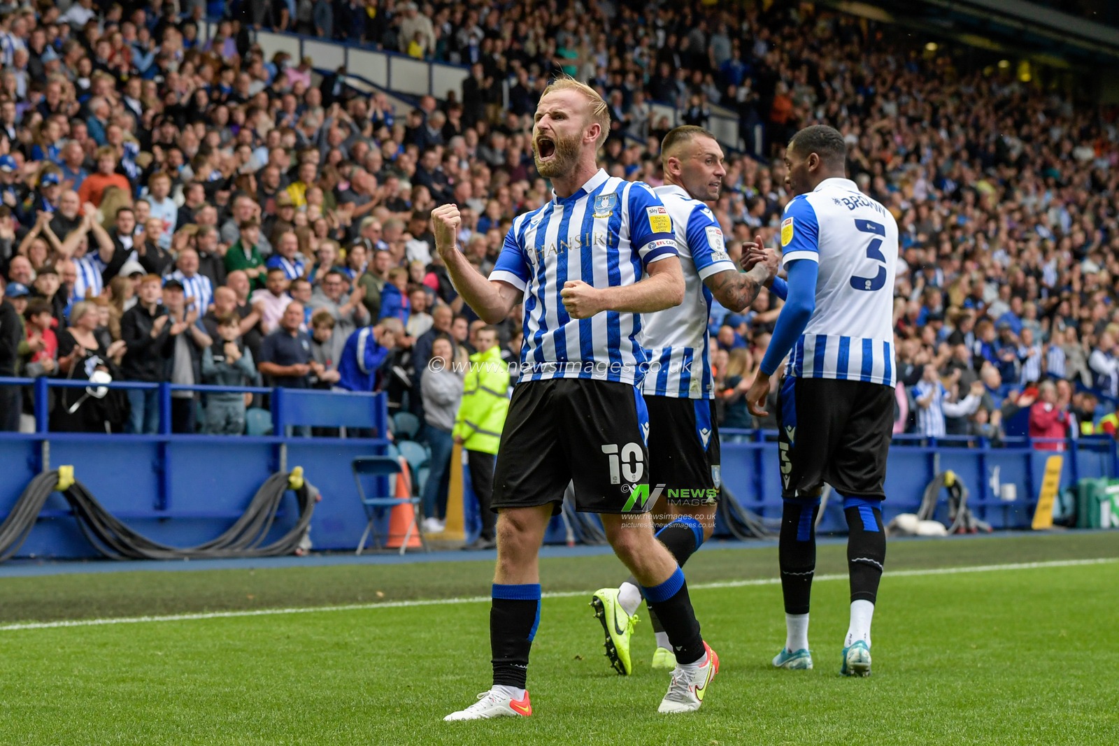 Barry Bannan #10 of Sheffield Wednesday celebrates scoring a goal to make it 1-0