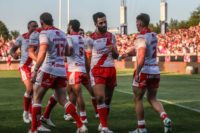 Tom Davies of Hull KR celebrates his try during the Betfred Super League round 15 match Castleford Tigers vs Hull KR at The Mend-A-Hose Jungle, Castleford, United Kingdom, 19th June 2025

(Photo by Alfie Cosgrove/News Images)