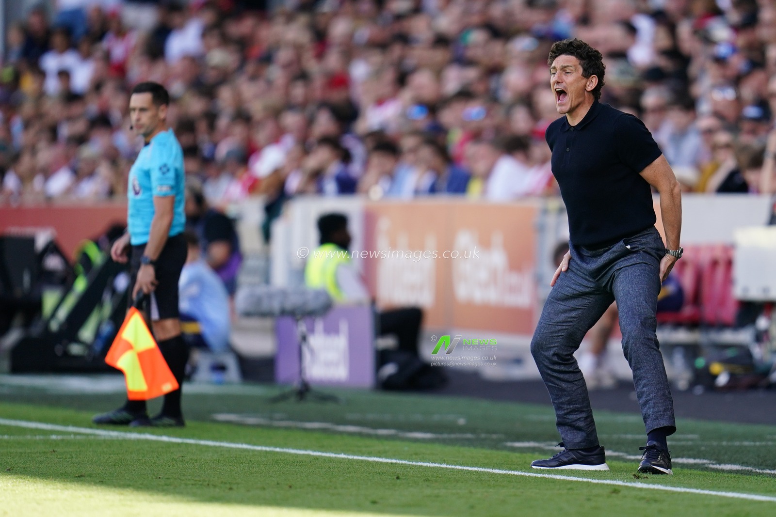Keith Andrews manager of Brentford during the Premier League match Brentford vs Sunderland at GTECH Community Stadium, London, United Kingdom on 05 September 2026

(Photo by Harvey Murphy/News Images)
