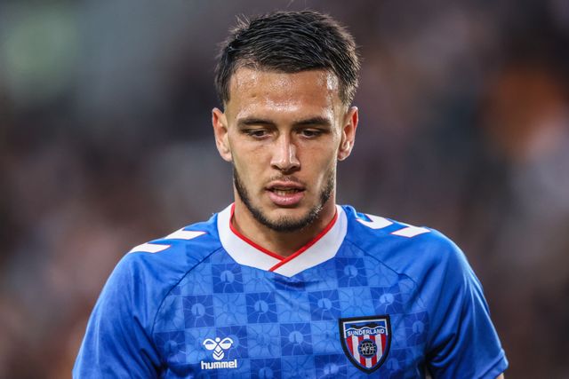 Enzo Le Fee of Sunderland during the Pre-season friendly match Hull City vs Sunderland at MKM Stadium, Hull, United Kingdom, 29th July 2025

(Photo by Alfie Cosgrove/News Images)