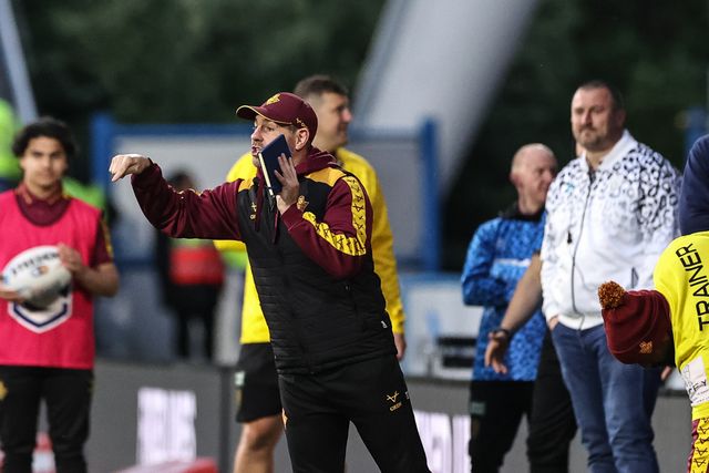 Ian Watson Head Coach of Huddersfield Giants gives teams mates instructions during the Betfred Super League Round 12 match Huddersfield Giants vs Leigh Leopards at John Smith's Stadium, Huddersfield, United Kingdom, 24th May 2024

(Photo by Mark Cosgrove/News Images)