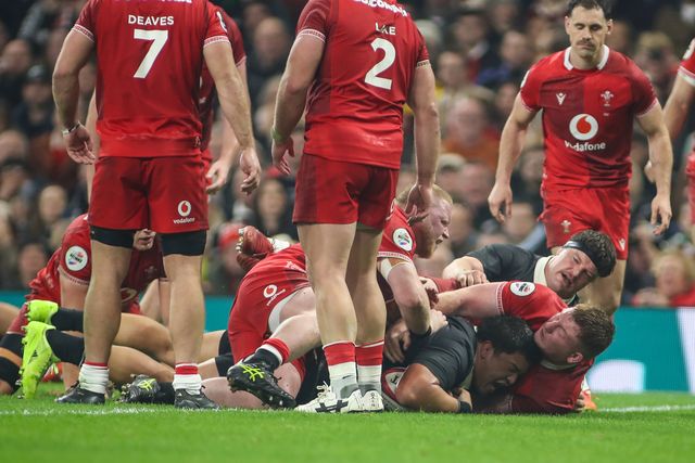 Tamaiti Williams of New Zealand scores a try for his team during the Quilter Nations Series 2025 match Wales vs New Zealand at Principality Stadium, Cardiff, United Kingdom, 22nd November 2025

(Photo by Andrew Lewis/News Images)

*** GER AUT SUI OUT ***