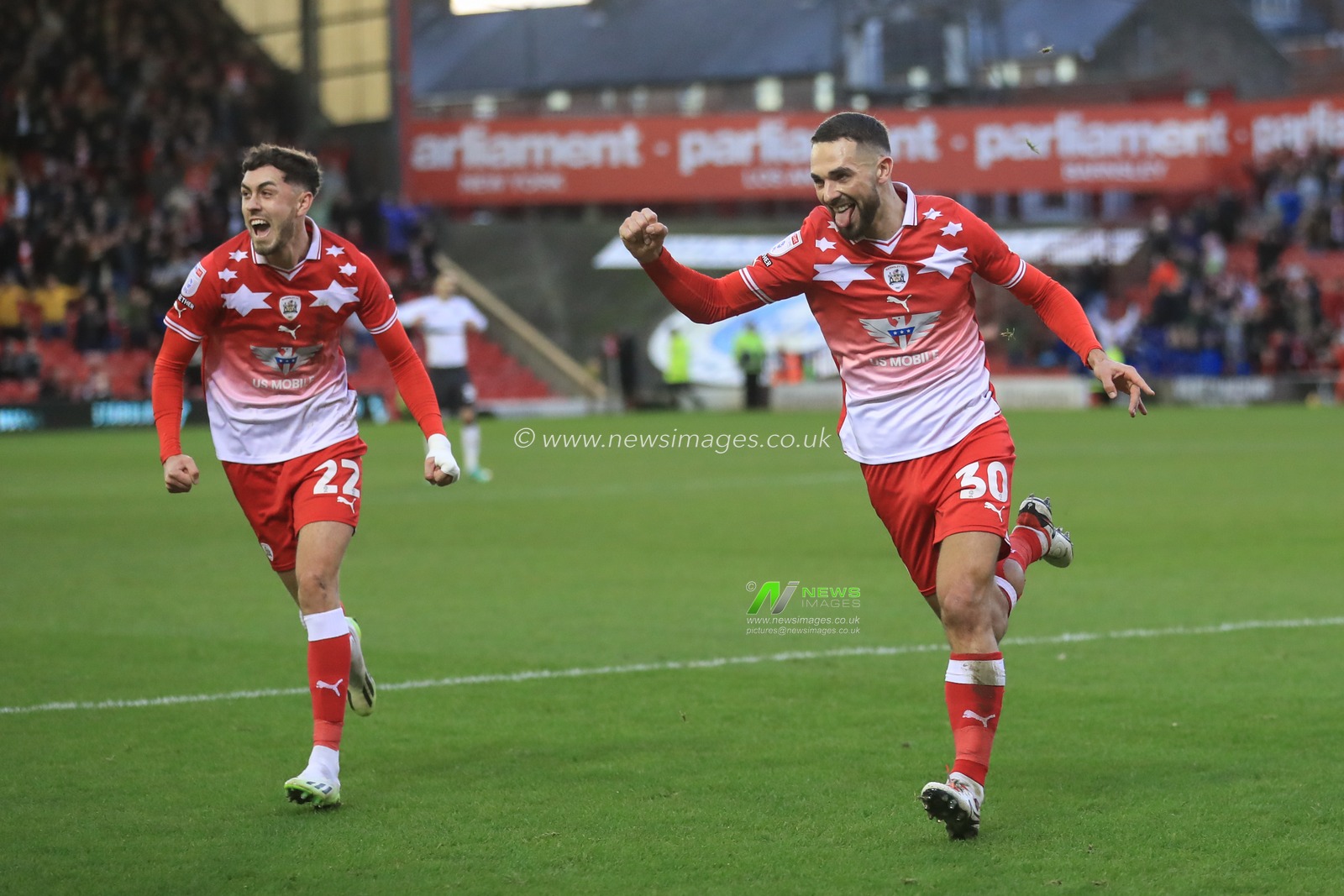 Adam Phillips #30 of Barnsley celebrates his goal to make it 1-0 during the Sky Bet League 1 match Barnsley vs Charlton Athletic at Oakwell, Barnsley, United Kingdom, 16th December 2023

(Photo by Alfie Cosgrove/News Images)