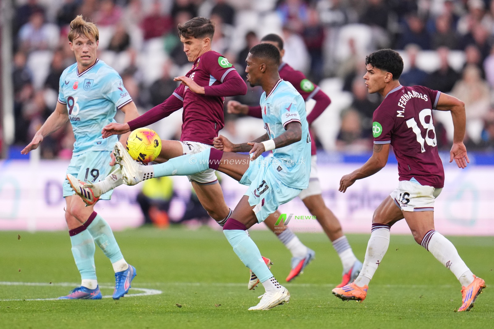 during the Premier League match West Ham United vs Burnley at London Stadium, London, United Kingdom, 8th November 2025

(Photo by Harvey Murphy/News Images)

*** GER AUT SUI OUT ***