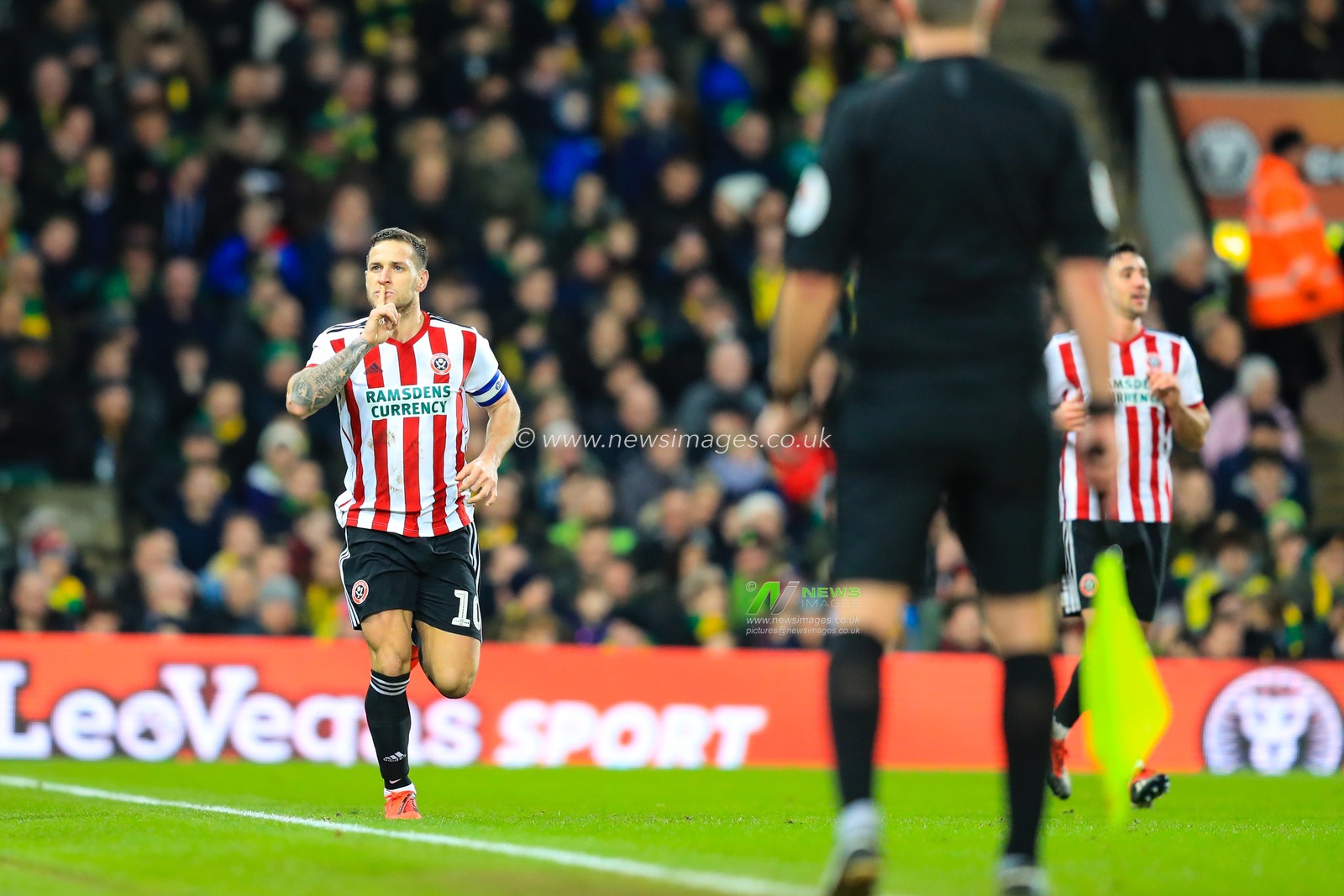 26th January 2019, Carrow Road, Norfolk, England; Sky Bet Championship, Norwich City vs Sheffield United ;   Billy Sharp (10) of Sheffield United celebrates his goal to level the scores at 2-2


Credit: Georgie Kerr/News Images

English Football League images are subject to DataCo Licence
