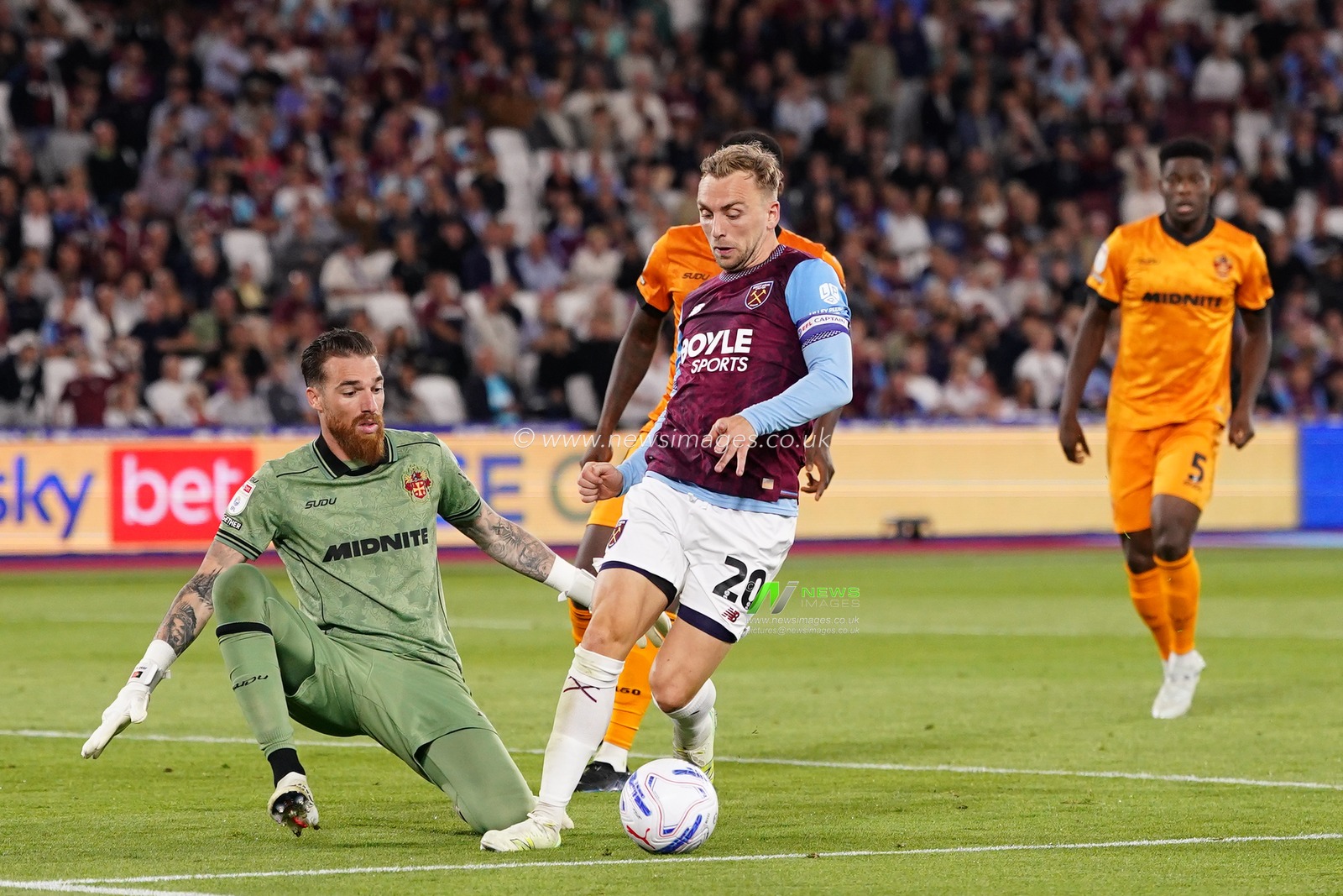 during the Sky Bet Championship match West Ham United vs Wolverhampton Wanderers at London Stadium, London, United Kingdom on 01 September 2026

(Photo by Harvey Murphy/News Images)