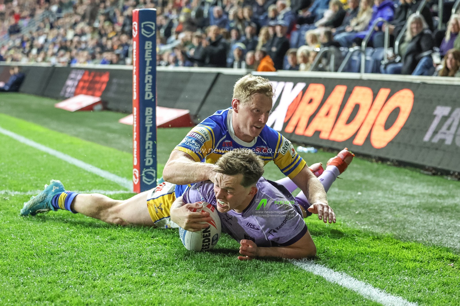 Jack Broadbent of Hull KR goes over for a try during the Betfred Super League round 9 match Leeds Rhinos vs Hull KR at Headingley Stadium, Leeds, United Kingdom, 25th April 2025

(Photo by Mark Cosgrove/News Images)