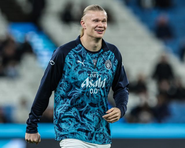 Erling Haaland of Manchester City in the pregame warmup session during the Premier League match Manchester City vs Nottingham Forest at Etihad Stadium, Manchester, United Kingdom on 04 March 2026

(Photo by Mark Cosgrove/News Images)
