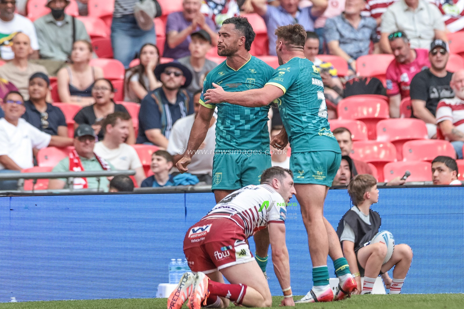 Peta Hiku of Hull KR celebrates his try during the Betfred Challenge Cup Final match Wigan Warriors vs Hull KR at Wembley Stadium, London, United Kingdom on 30 May 2026

(Photo by Mark Cosgrove/News Images)