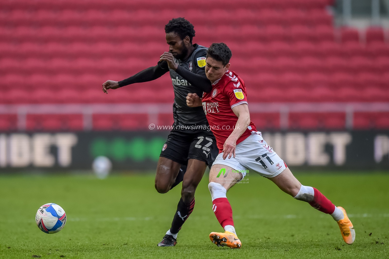 Matthew Olosunde #22 of Rotherham United and Callum ODowda #11 of Bristol City battle for the ball