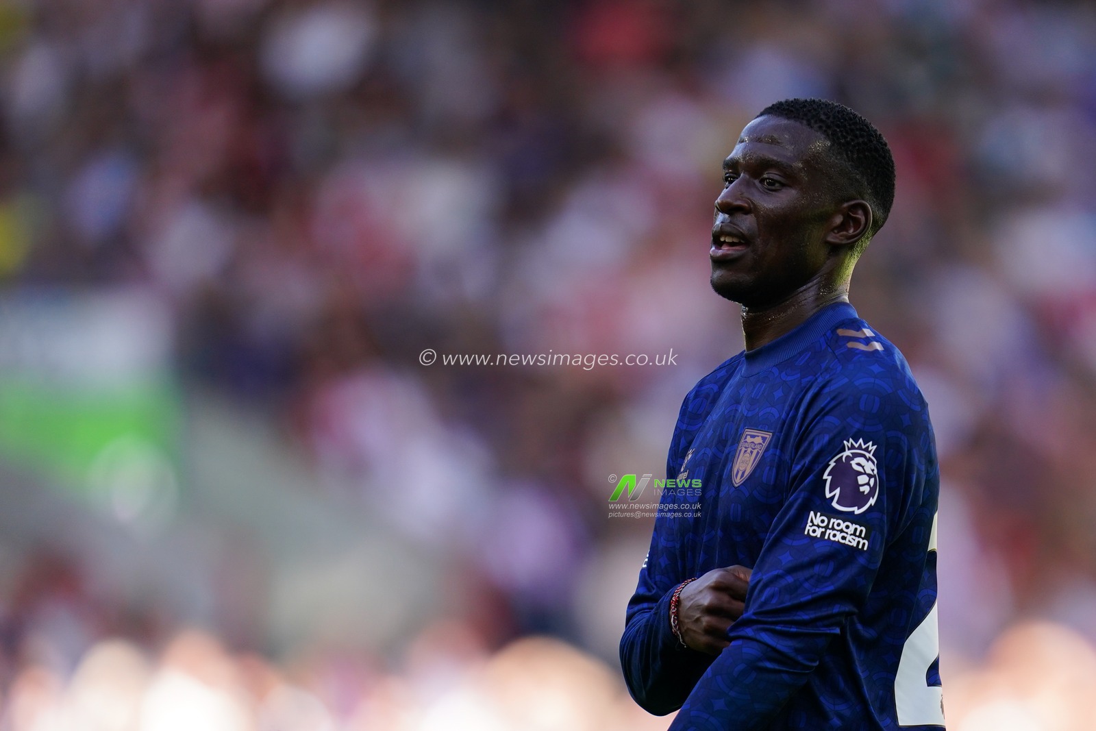 Nordi Mukiele of Sunderland during the Premier League match Brentford vs Sunderland at GTECH Community Stadium, London, United Kingdom on 05 September 2026

(Photo by Harvey Murphy/News Images)