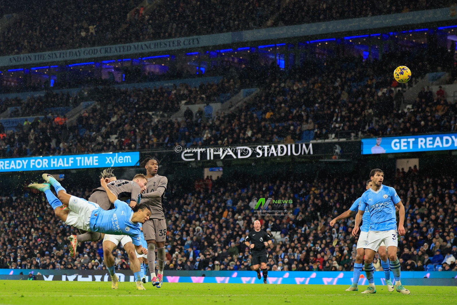 Dejan Kulusevski #21 of Tottenham Hotspur scores a goal to make it 3-3 during the Premier League match Manchester City vs Tottenham Hotspur at Etihad Stadium, Manchester, United Kingdom, 3rd December 2023

(Photo by Conor Molloy/News Images)