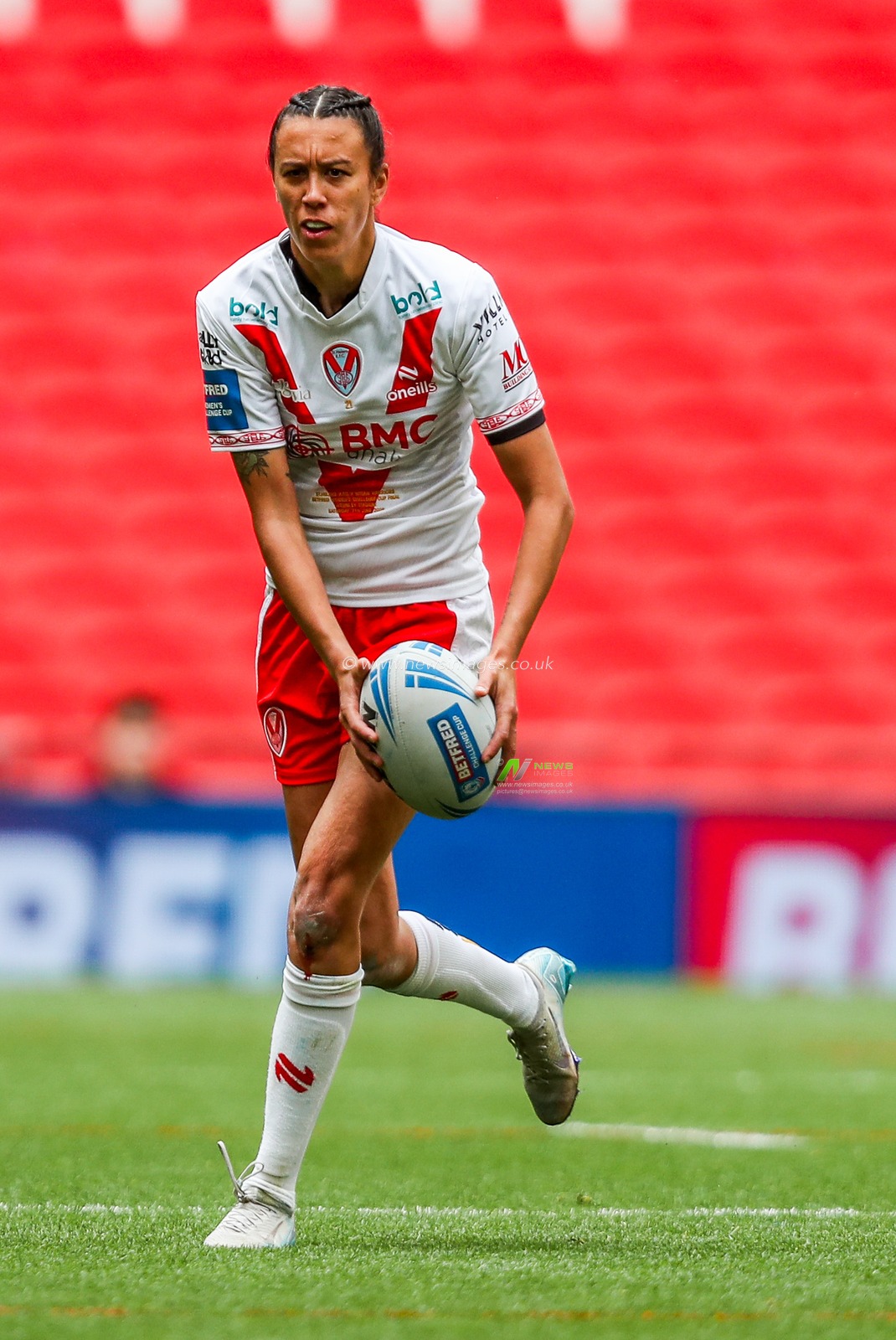 Zoe Harris of St Helens runs with the ball during the Betfred Women's Challenge Cup Final St Helens vs Wigan Warriors at Wembley Stadium, London, United Kingdom, 7th June 2025

(Photo by Izzy Poles/News Images)