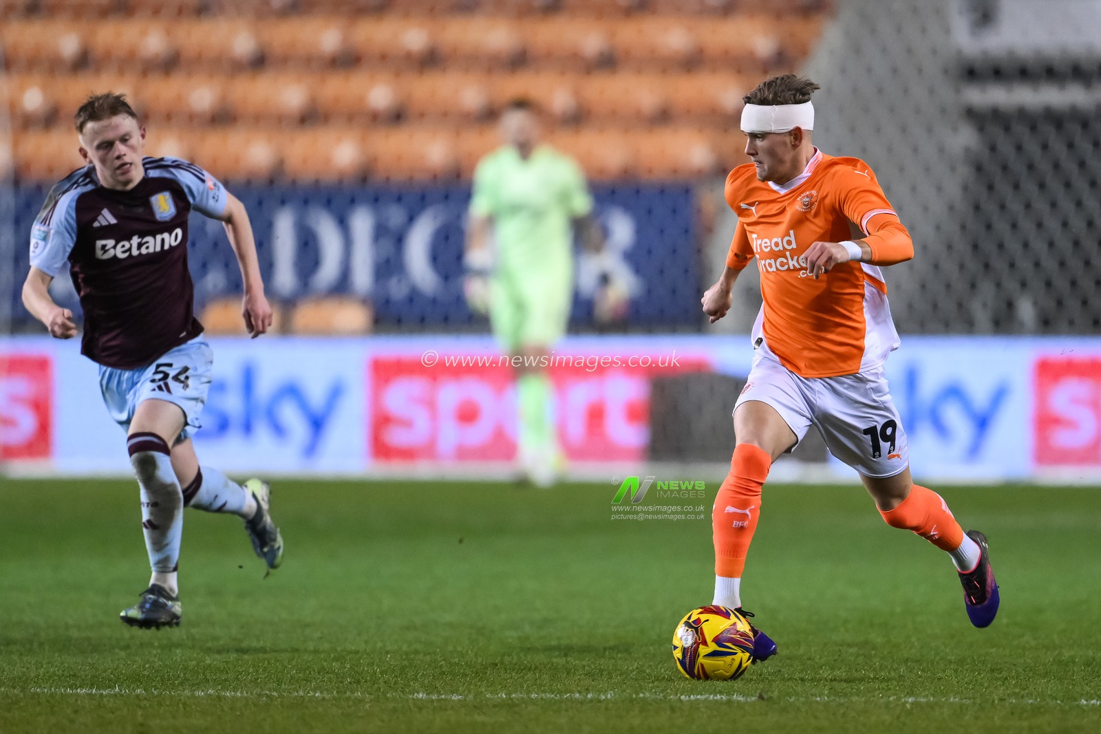 Dom Ballard of Blackpool makes a break with the ball during the Vertu Trophy match Blackpool vs Aston Villa U21 at Bloomfield Road, Blackpool, United Kingdom, 17th December 2024

(Photo by Craig Thomas/News Images)