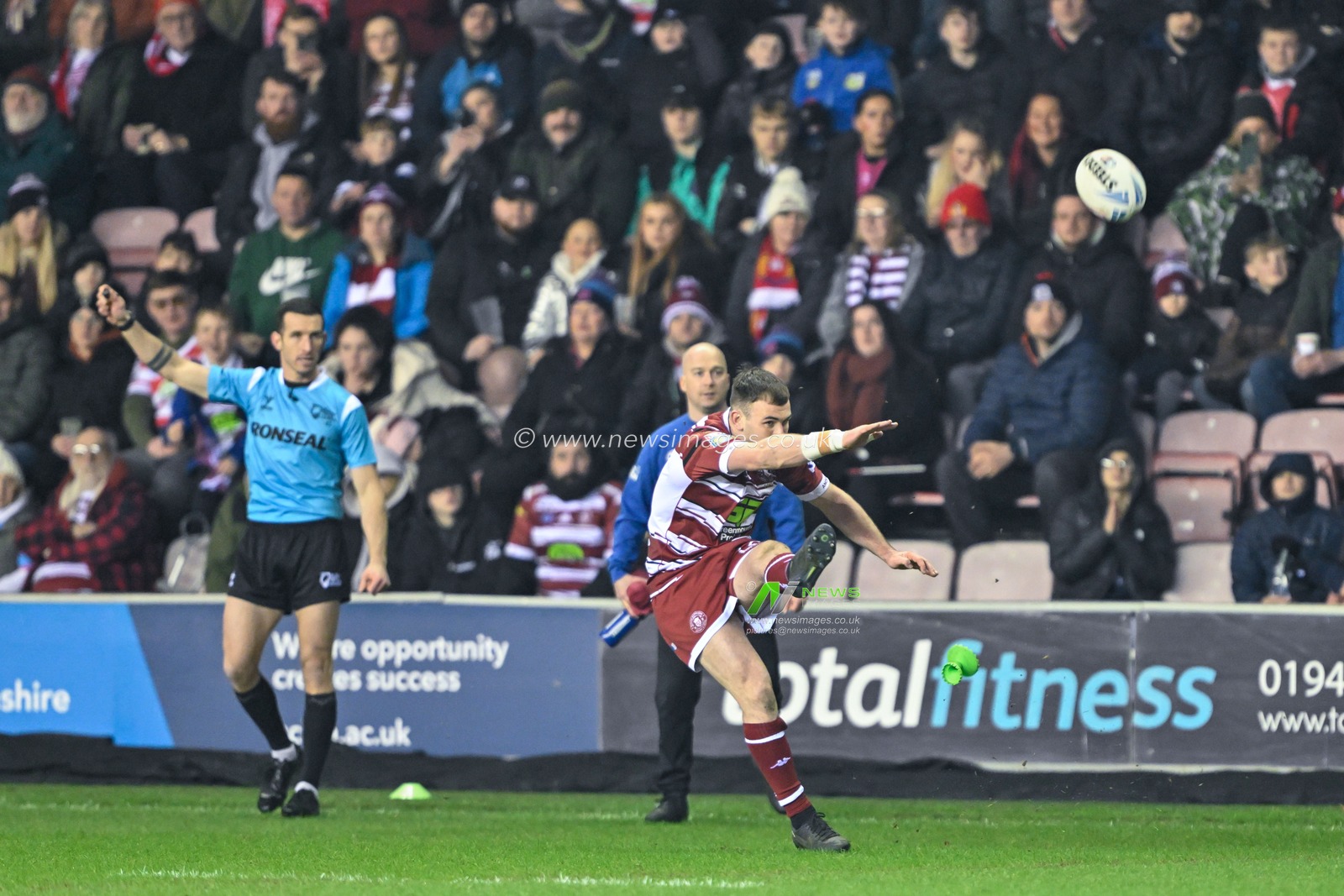 Harry Smith of Wigan Warriors strikes his third conversions to make it  18-0 Wigan, during the Betfred Super League Round 3 match Wigan Warriors vs Huddersfield Giants at DW Stadium, Wigan, United Kingdom, 1st March 2024

(Photo by Cody Froggatt/News Images)