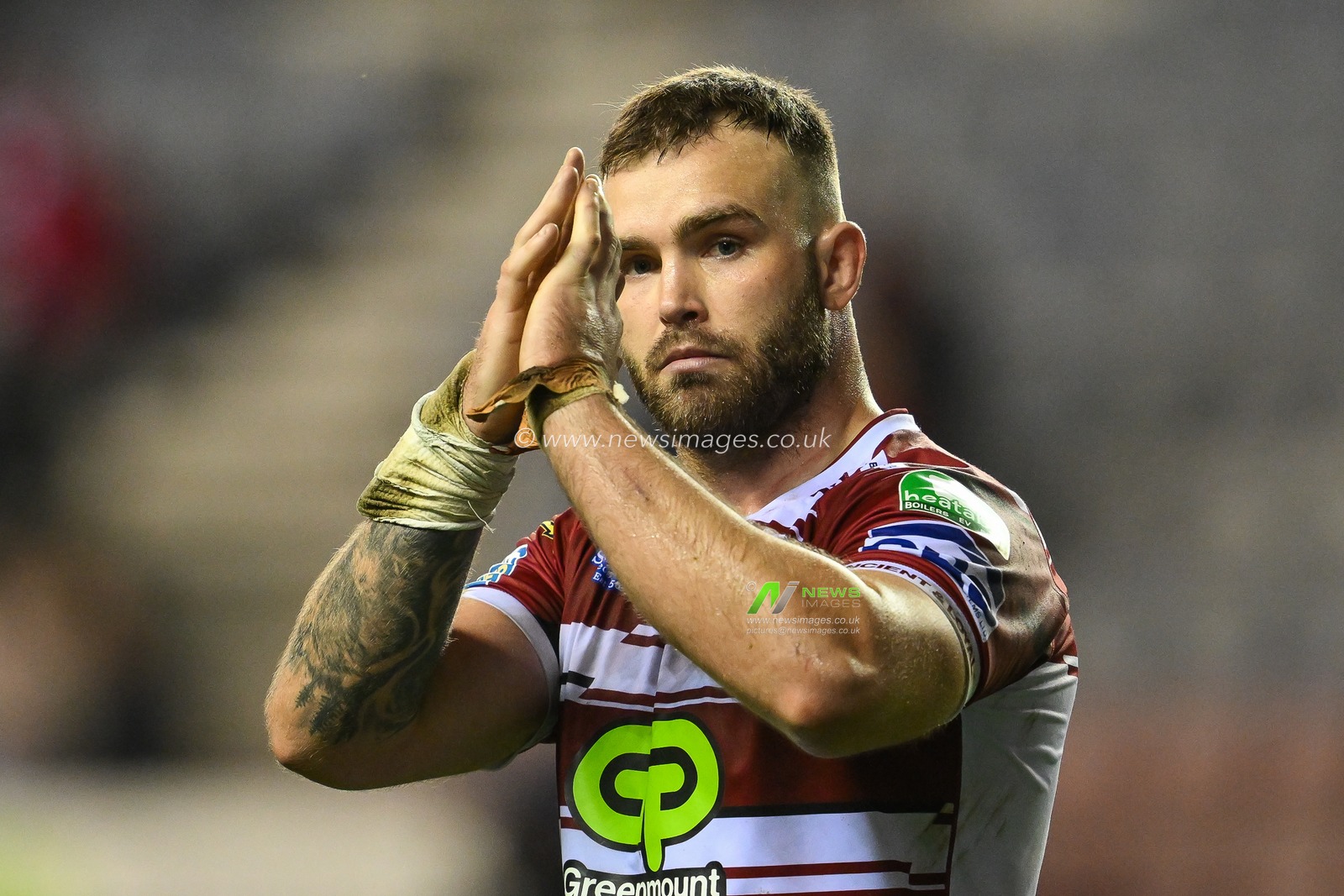 Kaide Ellis of Wigan Warriors applauds to the fans at the end of the gameduring the Betfred Super League Round 10 match Wigan Warriors vs Catalans Dragons at DW Stadium, Wigan, United Kingdom, 2nd May 2024

(Photo by Craig Thomas/News Images)