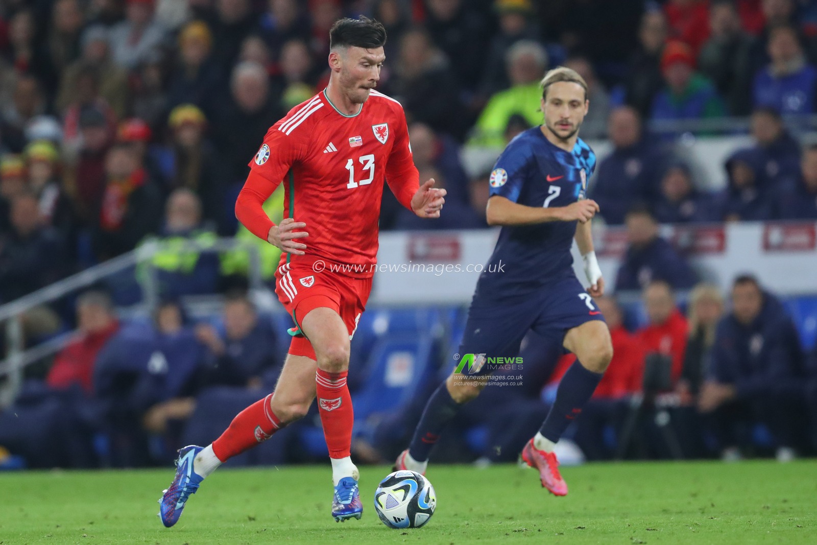 Kieffer Moore of Wales goes forward with the ball during the UEFA Euro 2024 Qualifiers match Wales vs Croatia at Cardiff City Stadium, Cardiff, United Kingdom, 15th October 2023

(Photo by Gareth Evans/News Images)