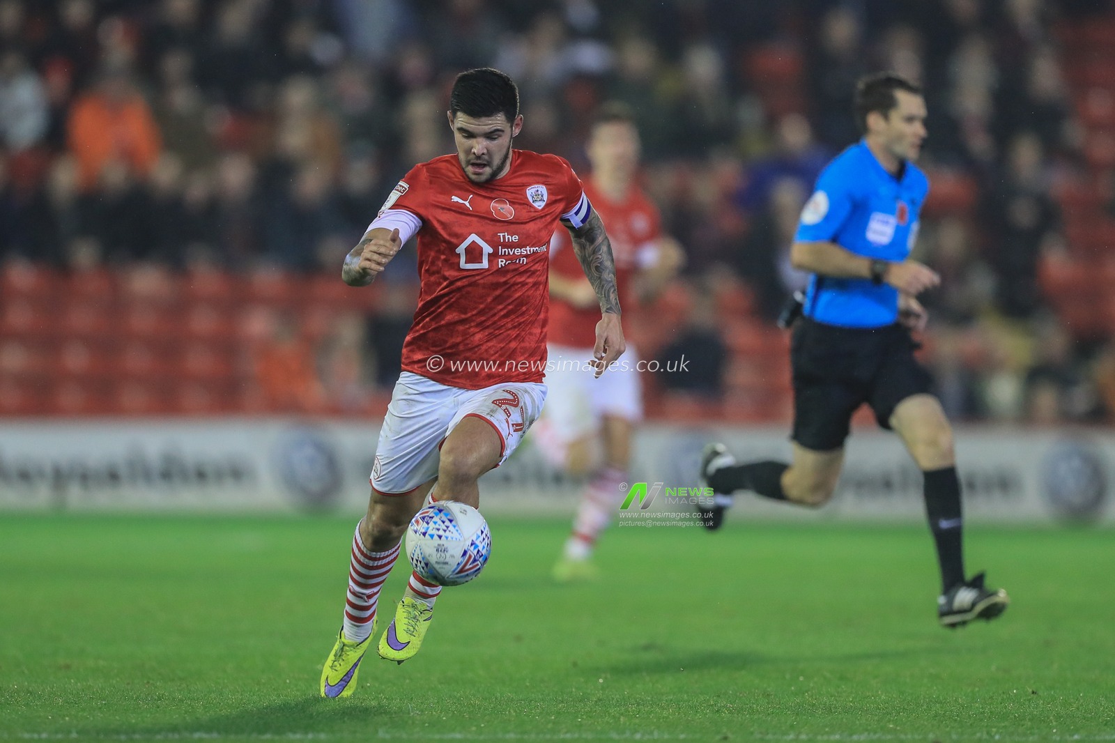 1st November 2019, Oakwell, Barnsley, England; Sky Bet Championship, Barnsley v Bristol City : Alex Mowatt (27) of Barnsley controls the ball 

Credit: Mark Cosgrove/News Images
