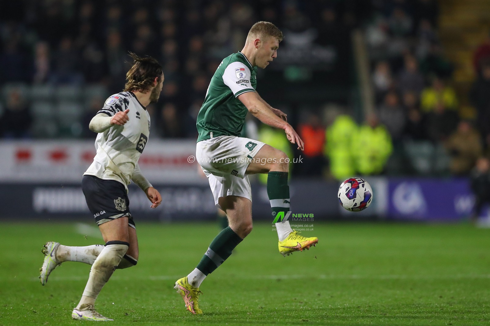 Sam Cosgrove #16 of Plymouth Argyle controls the ball during the Sky Bet League 1 match Plymouth Argyle vs Port Vale at Home Park, Plymouth, United Kingdom, 2nd December 2022

(Photo by Gareth Evans/News Images)