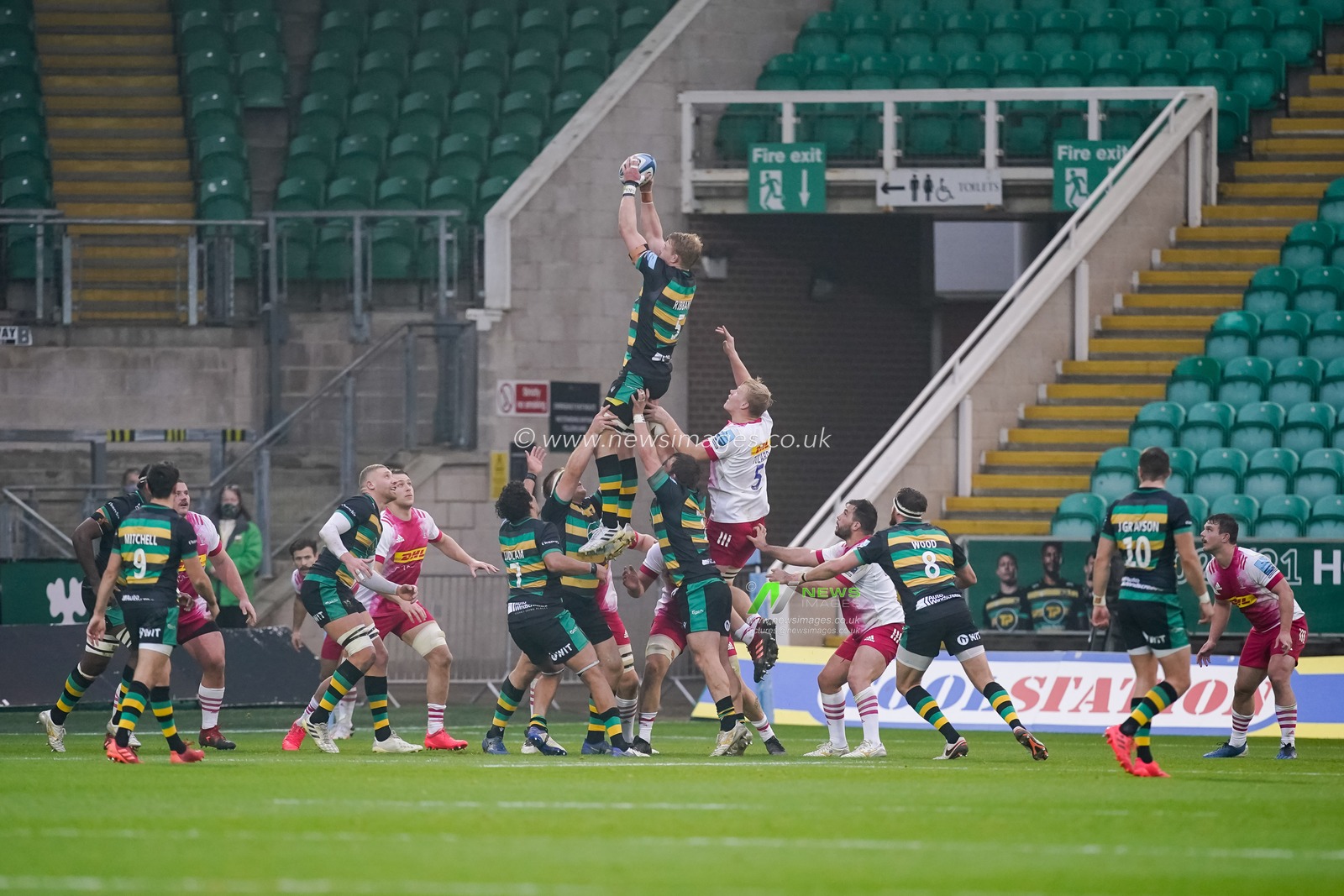 David Rib-bans #5 of Northampton Saints wins the line out