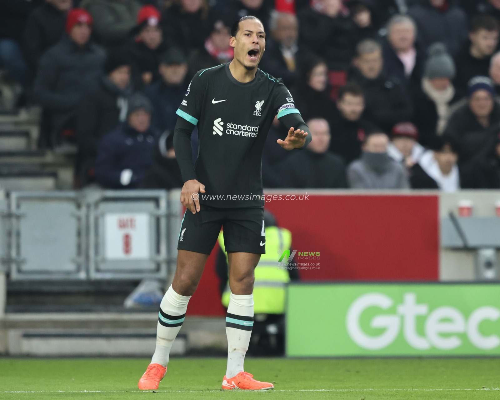 Virgil van Dijk of Liverpool during the Premier League match Brentford vs Liverpool at The Gtech Community Stadium, London, United Kingdom, 18th January 2025

(Photo by Alfie Cosgrove/News Images)