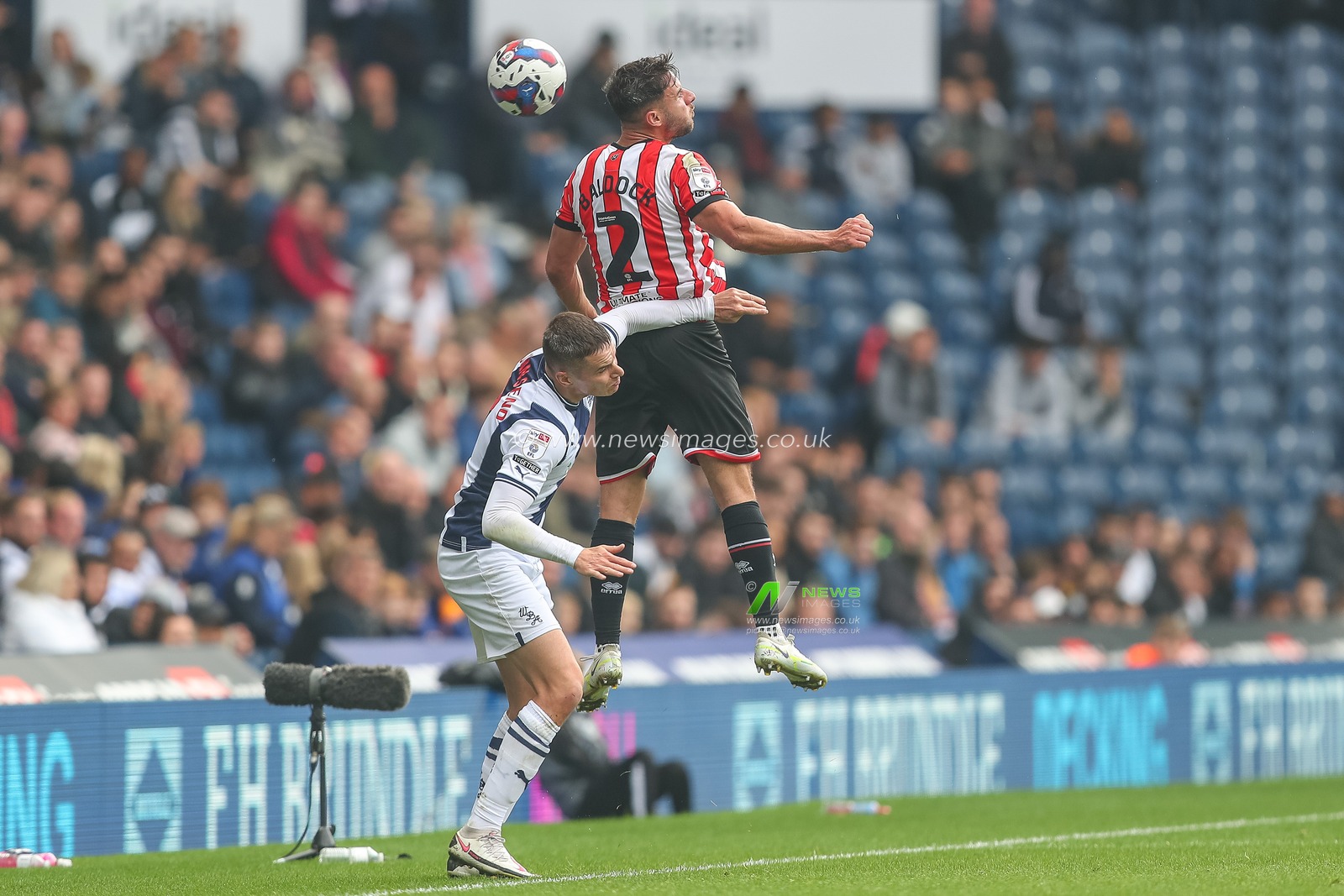 George Baldock #2 of Sheffield United canâ€™t reach the ball during the Sky Bet Championship match West Bromwich Albion vs Sheffield United at The Hawthorns, West Bromwich, United Kingdom, 29th October 2022

(Photo by Gareth Evans/News Images)